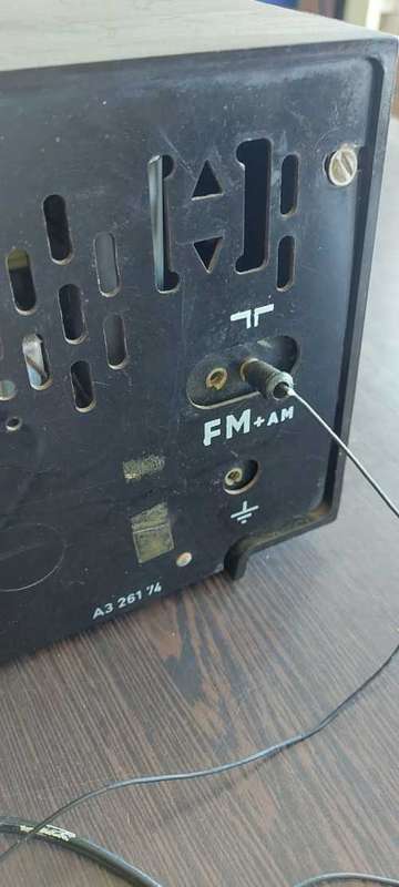 Vintage Philips Bakelite Radio