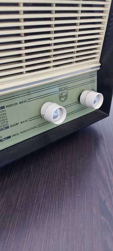 Vintage Philips Bakelite Radio