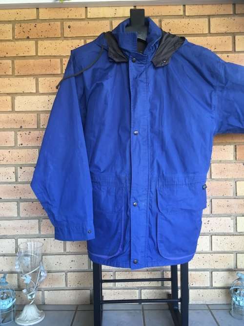 Unisex DriMac in royal blue with great accessories
