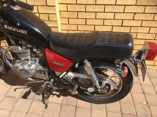 Suzuki GN250 Red and Black (1999)
