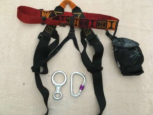Petzl F 38920 Crolles Climbing Harness + 8 Ring + Carabiner Clip