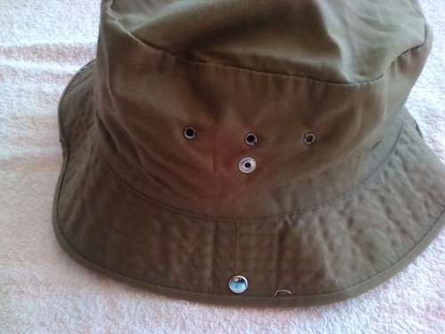 Military bush hat size 59-good condition