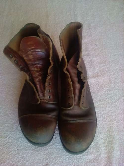SADF BOOTS  SIZE 9
