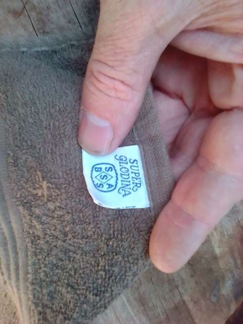 SADF 2 X TOWELS (FACE TOWEL AND SMALLER BATH TOWL)