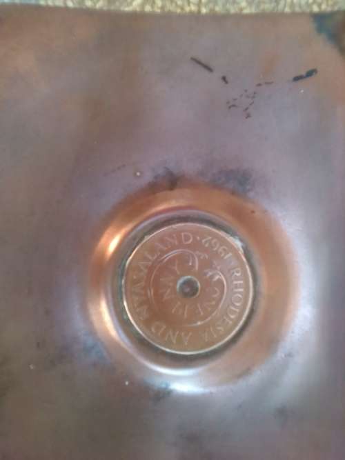 ASH TRAY WITH RHODESIAN AND NYASALAND COIN 1962 -SIGNED AT BACK
