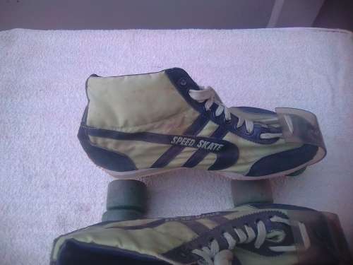 ROLLER SKATES OLD SCHOOL