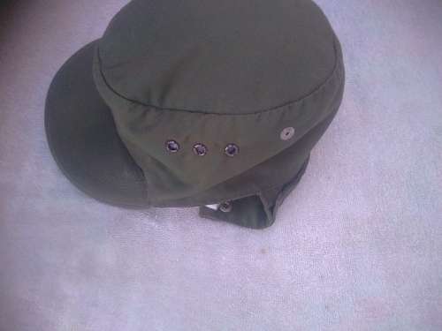 GREEN CAP WITH FLAP