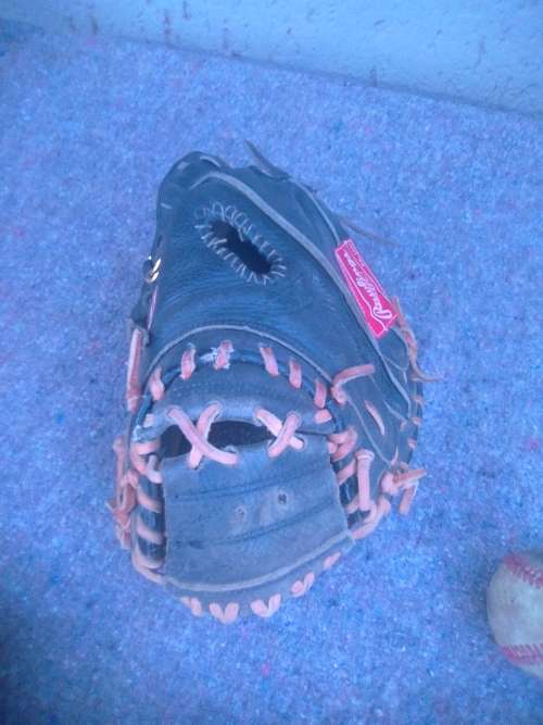 RAWLINGS BASEBAL GLOVE AND BALL