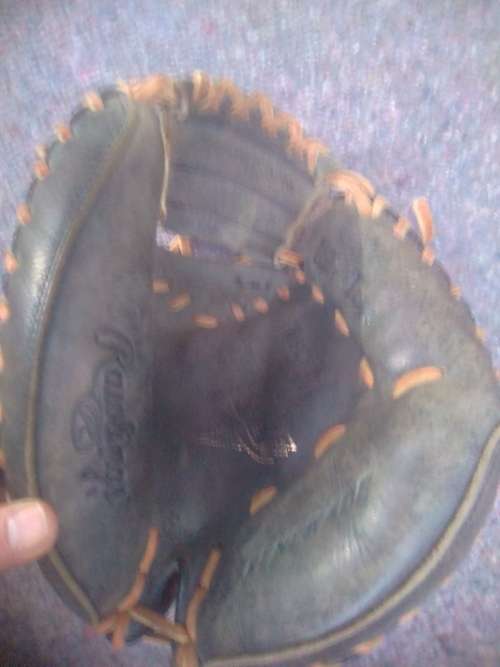 RAWLINGS BASEBAL GLOVE AND BALL