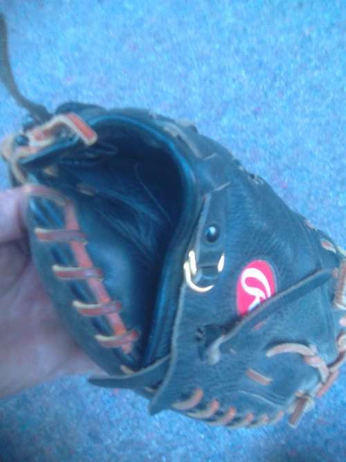 RAWLINGS BASEBAL GLOVE AND BALL