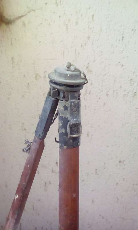 VINTAGE LAND SURVEYER TRI POD