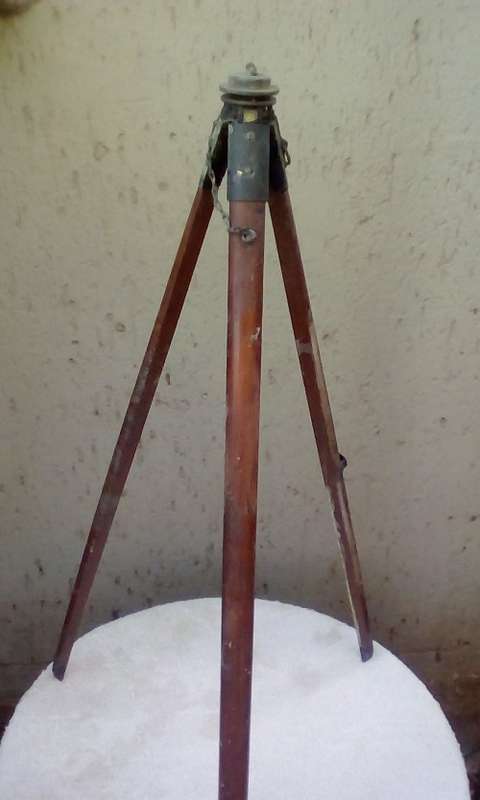 VINTAGE LAND SURVEYER TRI POD