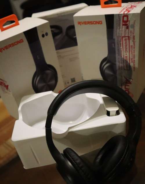 RIVERSONG Rhythm L Wireless On-ear bluetooth Headphones