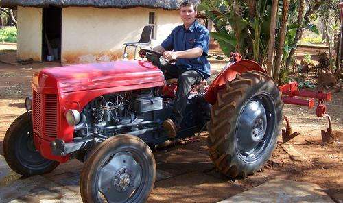 Massey Ferguson - Vaal Japie with implemets