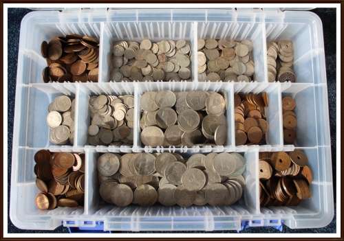 Massive Collection of Rhodesian Coins, Circulated Coins, The Box is No Inclusive, as per Photo.