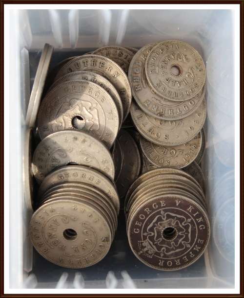 Massive Collection of Rhodesian Coins, Circulated Coins, The Box is No Inclusive, as per Photo.