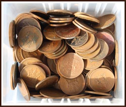 Massive Collection of Rhodesian Coins, Circulated Coins, The Box is No Inclusive, as per Photo.