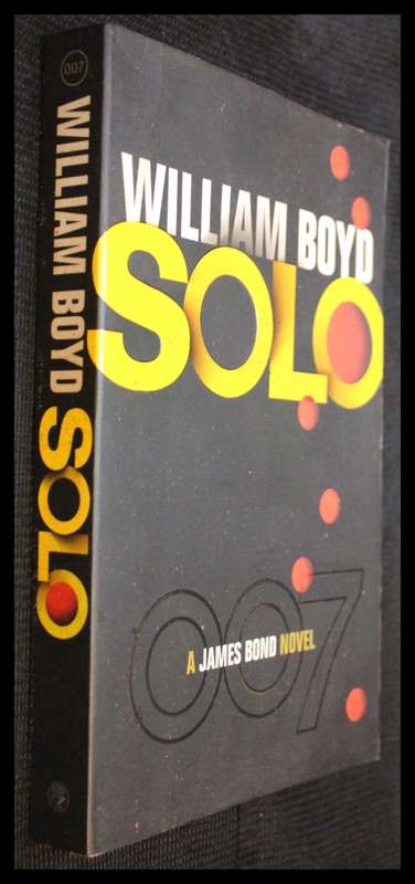SOLO : 007 James Bond a Novel the William Boyd : Jonathan Cape 2013, book in second hand Conditions.