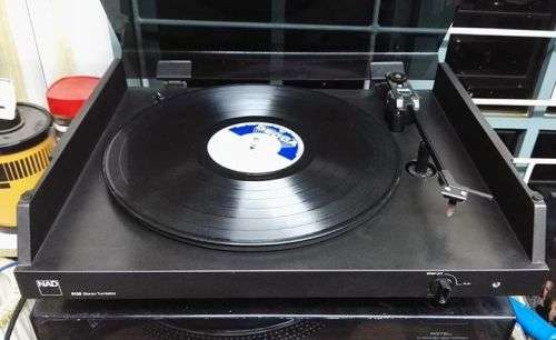NAD 5120 Turntable with Ortofon Cartridge