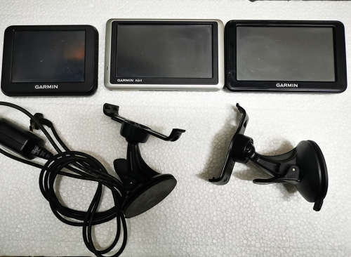 3 Garmin GPS