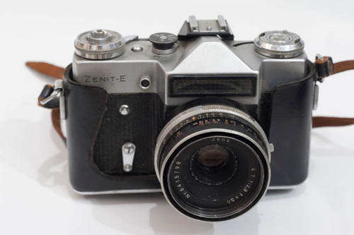 Zenit E with Zeiss Lens. For spares or repair.
