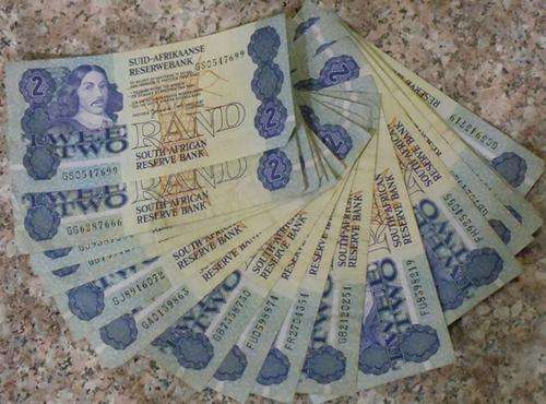 R2 NOTES IN USED CONDITION