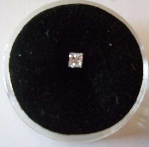 NATURAL DIAMOND - PRINCESS CUT 0.08 CTS - 8 POINTER (SI2) CLARITY (G) COLOURS - GISA CERTIFIED INCL.