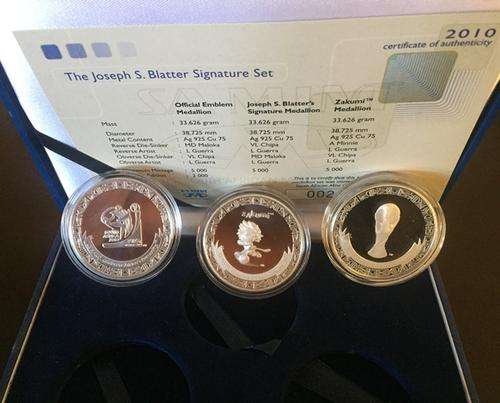 2010 FIFA PROOF SILVER SET - JOSEPH S BLATTER SIGNATURE SET - 3 SILVER MEDALS IN BOX + COA