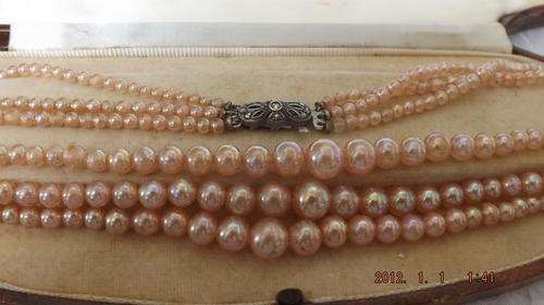 USED FAUX PEARLS NECKLACE - SET WITHA 925 SILVER CLASP - ANTIQUE AND VINTAGE - BOX NOT INCLUDED