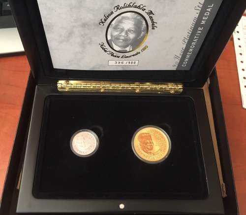 2008 MANDELA 90TH BIRTHDAY - PLATINUM & GOLD TWIN SET - 1oz GOLD 24KT & 1/2oz PLATINUM 999 MEDAL SET