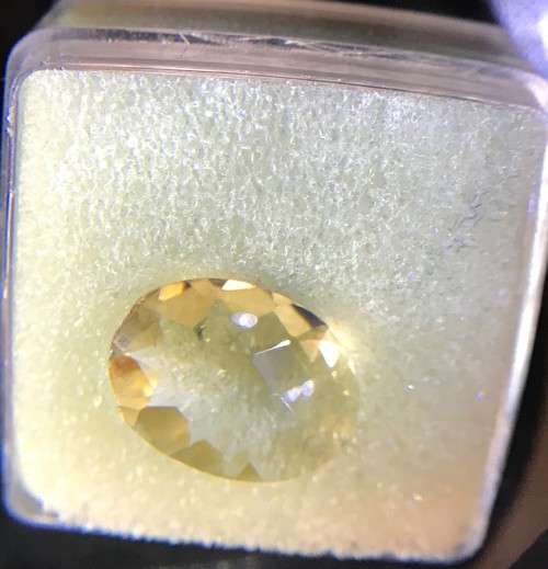 AWESOME 3.315cts - YELLOW LABRADORITE - OVAL CUT - LIGHT COLOR STONE- PERFECT CUT & AMAZING VALUE