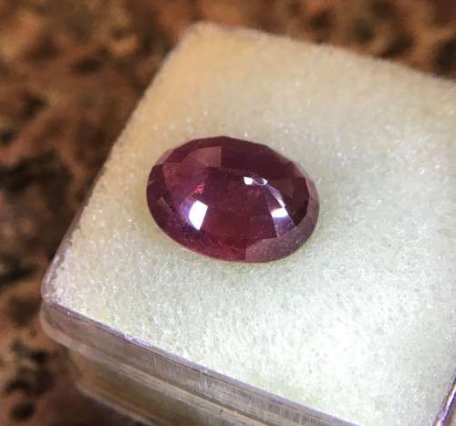STUNNING - 5.29cts RED RUBY - BRILLIANT CUT OVAL STONE - STUNNING RUBY GEMSTONE