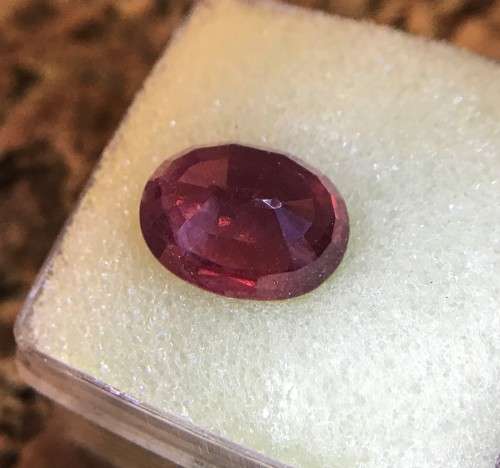 STUNNING - 5.29cts RED RUBY - BRILLIANT CUT OVAL STONE - STUNNING RUBY GEMSTONE