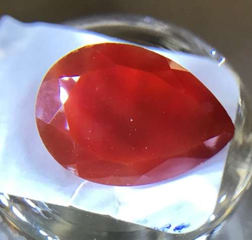 RARE - 4.055cts VVS1 - RED OPAL - BRILLIANT CUT *PEAR* STONE - STUNNING LUSTRE GEMSTONE - RARE !!