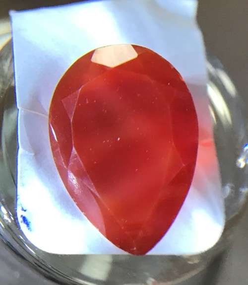 RARE - 4.055cts VVS1 - RED OPAL - BRILLIANT CUT *PEAR* STONE - STUNNING LUSTRE GEMSTONE - RARE !!