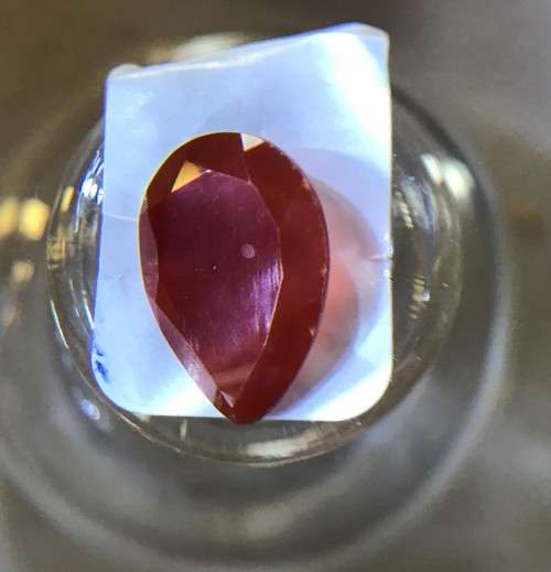 RARE - 4.055cts VVS1 - RED OPAL - BRILLIANT CUT *PEAR* STONE - STUNNING LUSTRE GEMSTONE - RARE !!