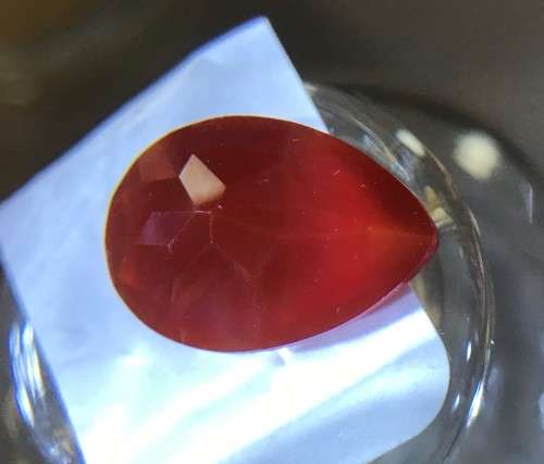 RARE - 4.055cts VVS1 - RED OPAL - BRILLIANT CUT *PEAR* STONE - STUNNING LUSTRE GEMSTONE - RARE !!