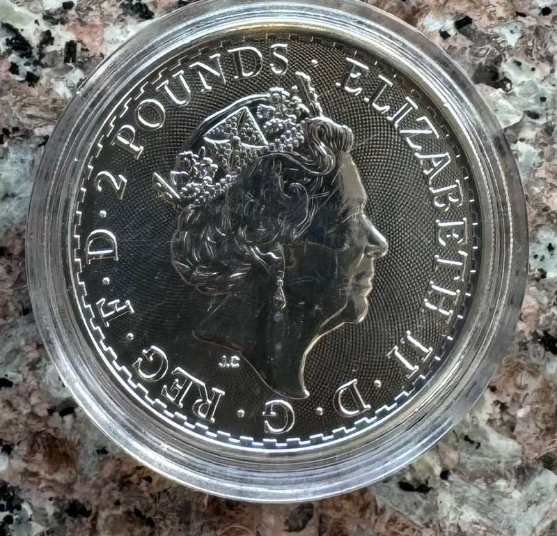 2022 BRITANNIA SILVER 1oz PURE 999.9 - BULLION