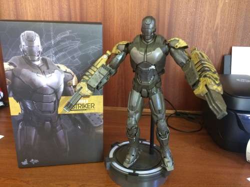 IRON MAN HOT TOYS STRIKER
