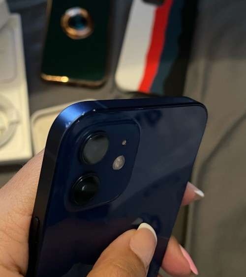 APPLE IPHONE 12 -  Brand NEW - 4 FREE covers - BATTERY 100%