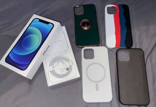 APPLE IPHONE 12 -  Brand NEW - 4 FREE covers - BATTERY 100%