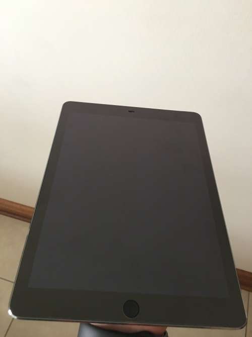 * Apple iPad Air 2 16GB Wi-Fi + Cellular with extra's worth over R7000 *