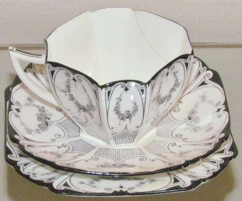 RARE SHELLEY TRIO=11504=Garland of Flowers=Queen Anne Shape=Black & White=LOW START=R1.00!ReaD NoteS