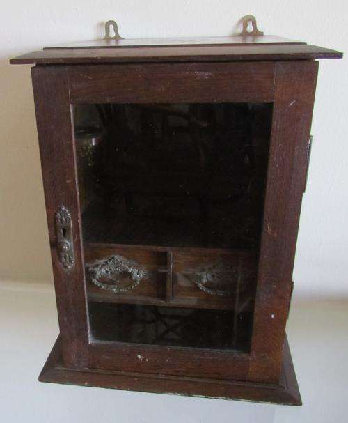Dedicated Pipe Cabinet with all the items included that are in the images!!! Have a look inside!!!!!