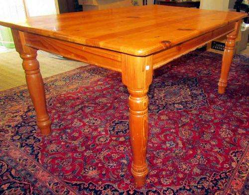 OREGON PINE DINING ROOM TABLE=6 SEATER=Turned Legs=Vintage!!
