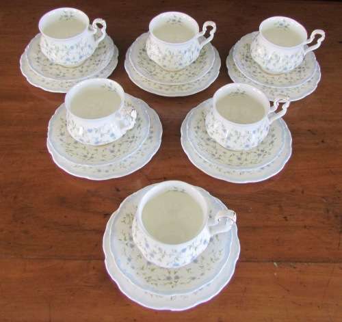 ROYAL ALBERT CAROLINE=18 pieces=TEA TRIO'S=6 Trio's=1969-97=England=FINE BONE CHINA.