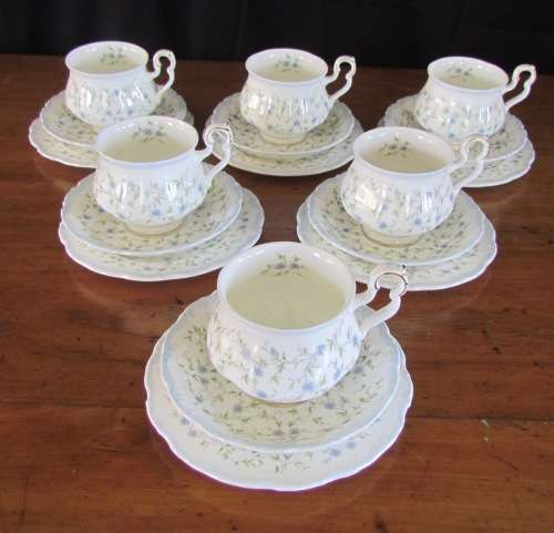 ROYAL ALBERT CAROLINE=18 pieces=TEA TRIO'S=6 Trio's=1969-97=England=FINE BONE CHINA.