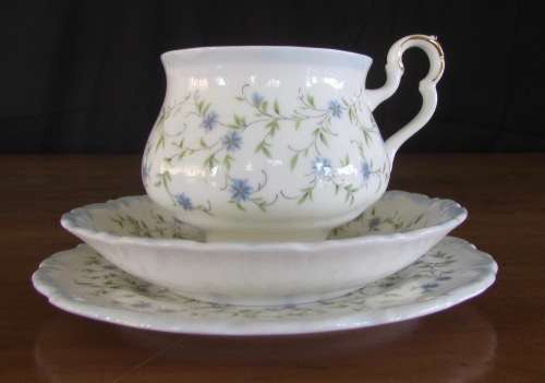 ROYAL ALBERT CAROLINE=18 pieces=TEA TRIO'S=6 Trio's=1969-97=England=FINE BONE CHINA.