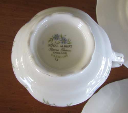 ROYAL ALBERT CAROLINE=18 pieces=TEA TRIO'S=6 Trio's=1969-97=England=FINE BONE CHINA.