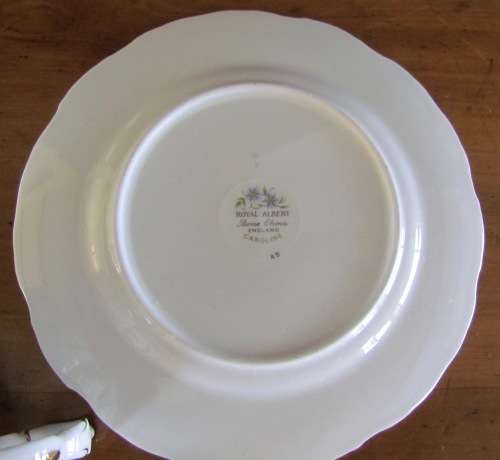 ROYAL ALBERT CAROLINE=18 pieces=TEA TRIO'S=6 Trio's=1969-97=England=FINE BONE CHINA.